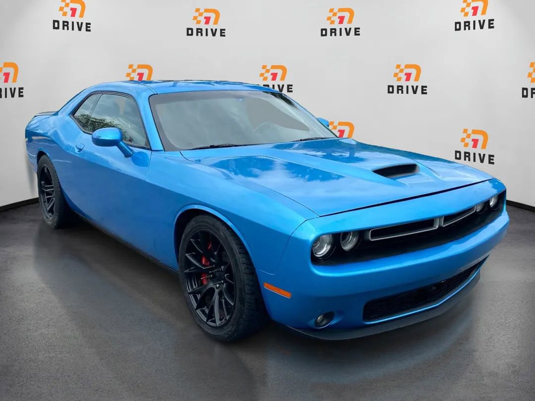 Used 2015 Dodge Challenger SRT w/ Technology Group RWD image 7