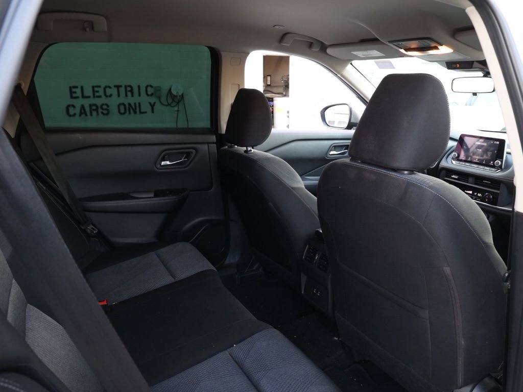 Used 2024 Nissan Rogue SV image 17