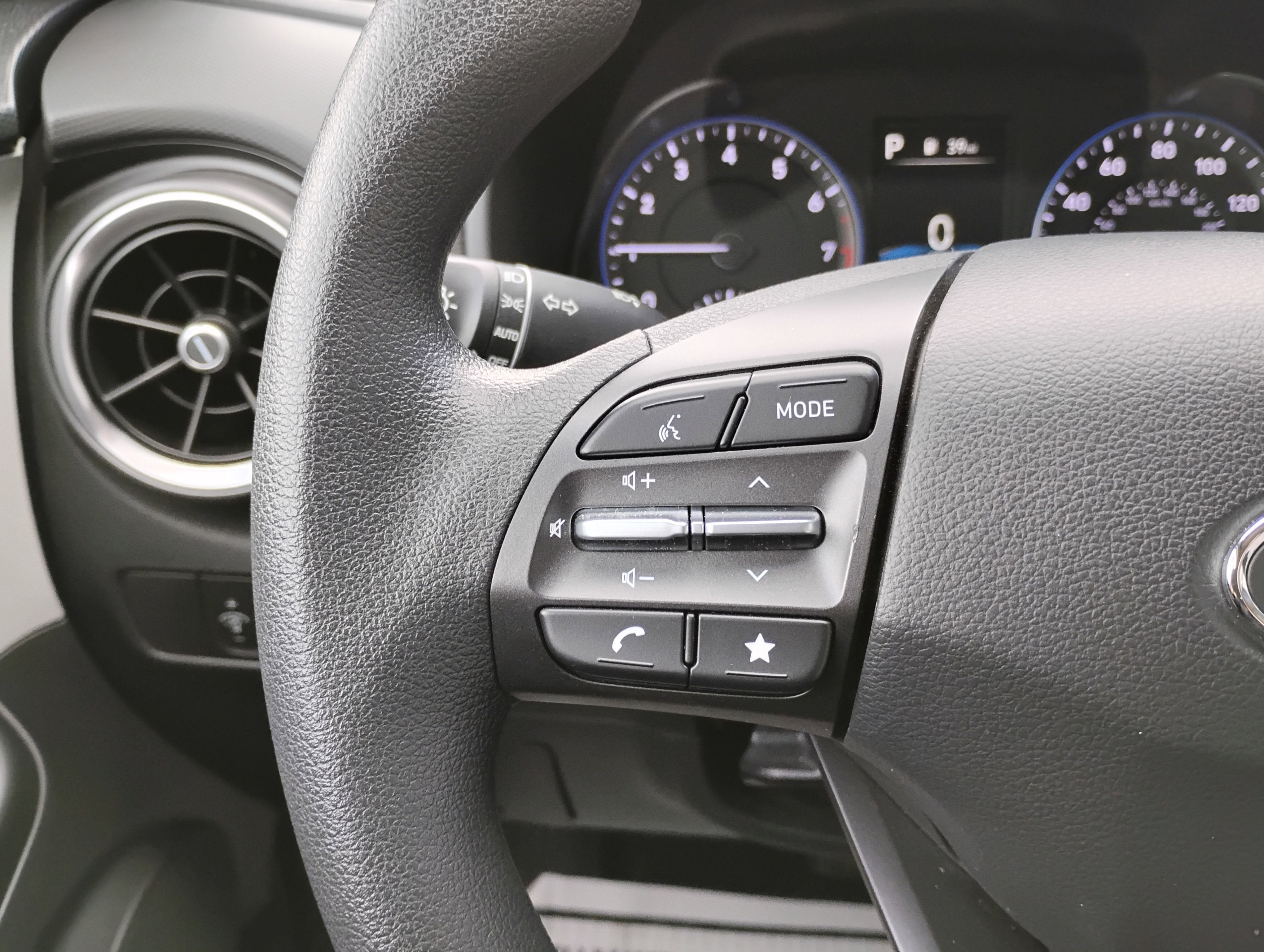 Used 2023 Hyundai Kona SEL w/ Cargo Package image 10