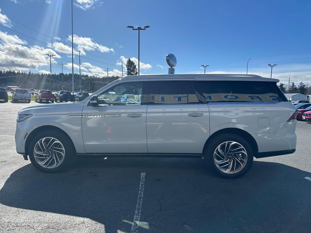 Used 2025 Lincoln Navigator L Reserve AWD/4WD image 5