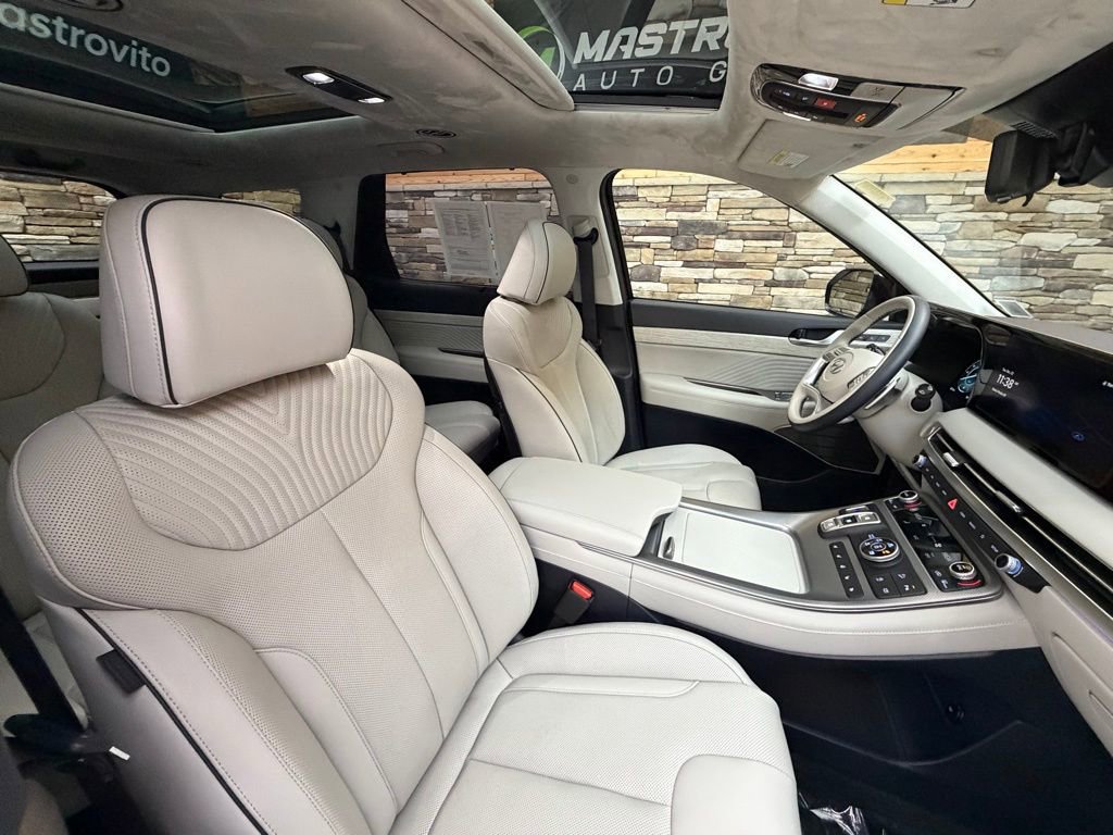 Used 2023 Hyundai Palisade Calligraphy image 15