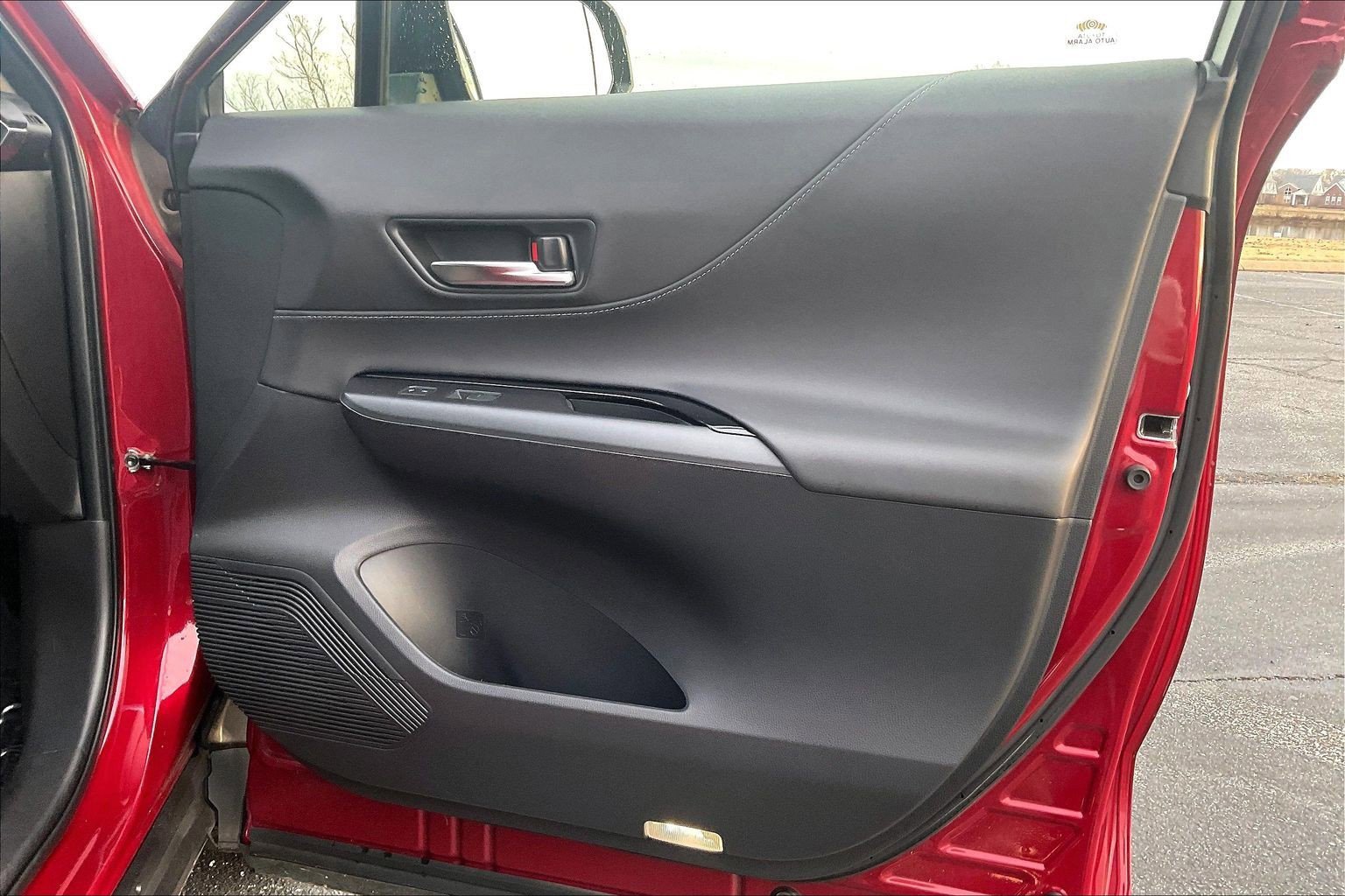 Used 2021 Toyota Venza LE image 19