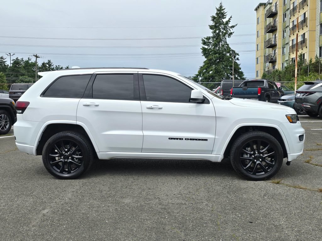 Used 2021 Jeep Grand Cherokee Laredo X AWD/4WD image 9