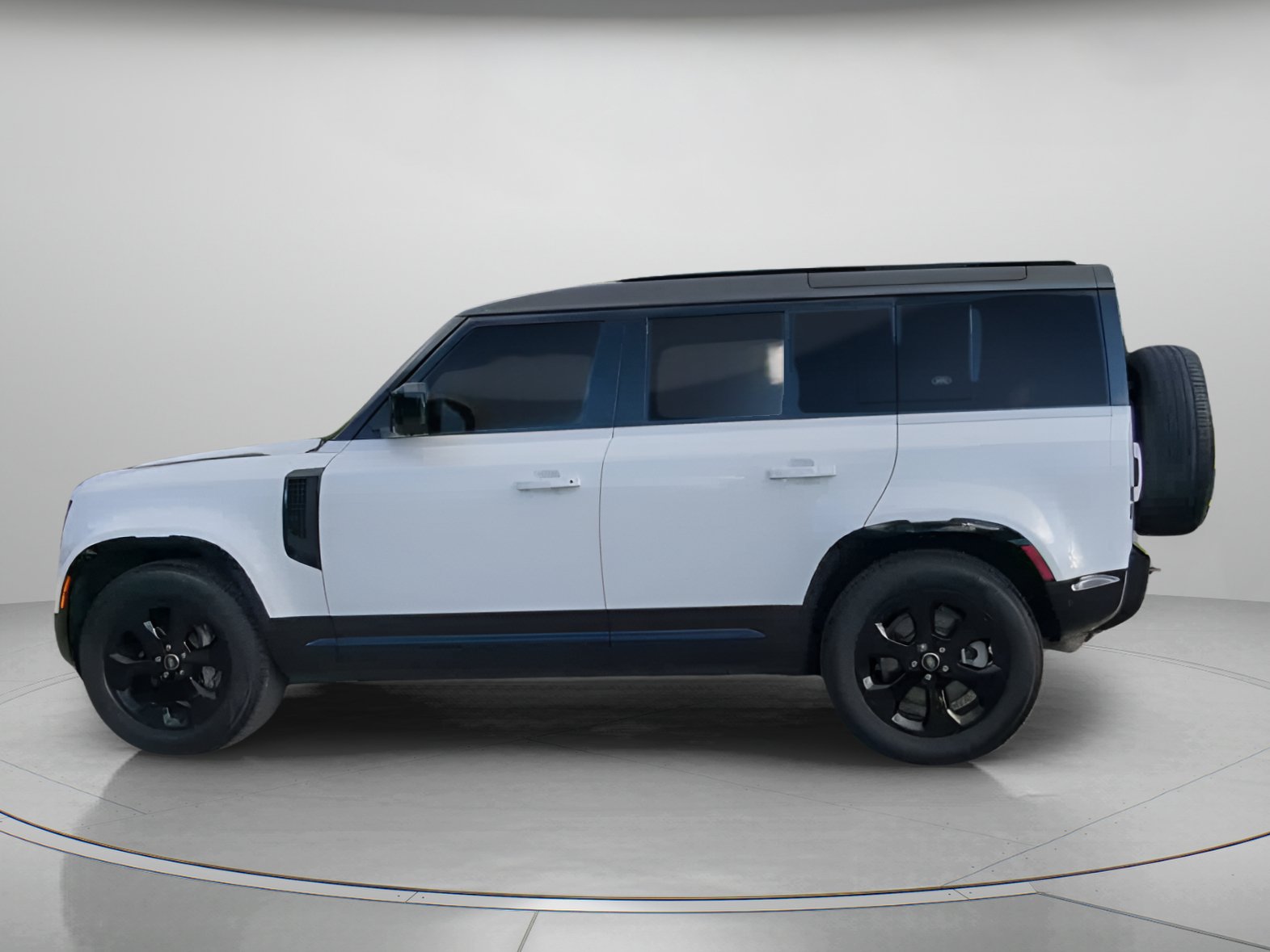 Used 2024 Land Rover Defender 110 X-Dynamic SE AWD/4WD image 17