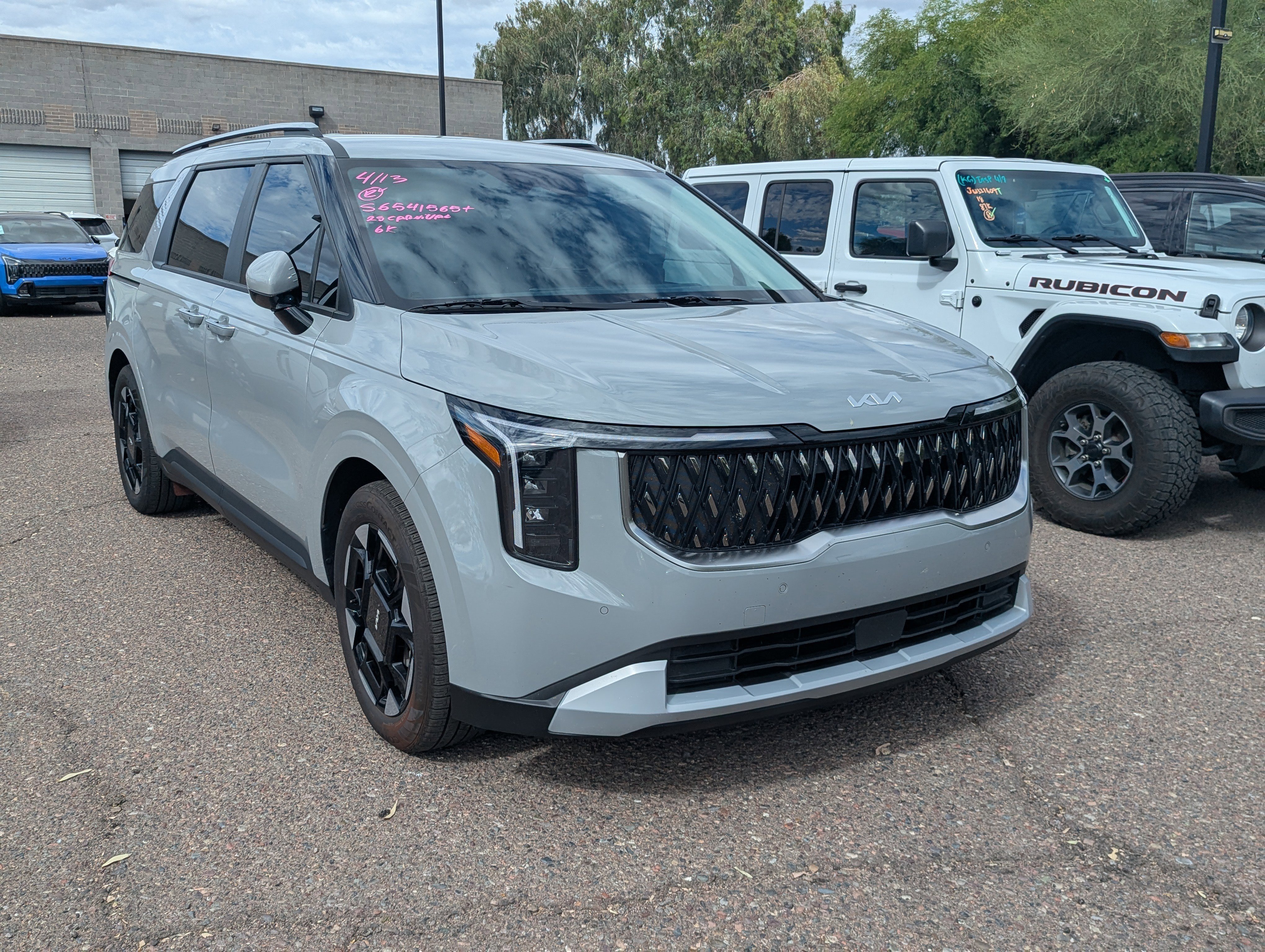 Certified 2025 Kia Carnival EX image 2