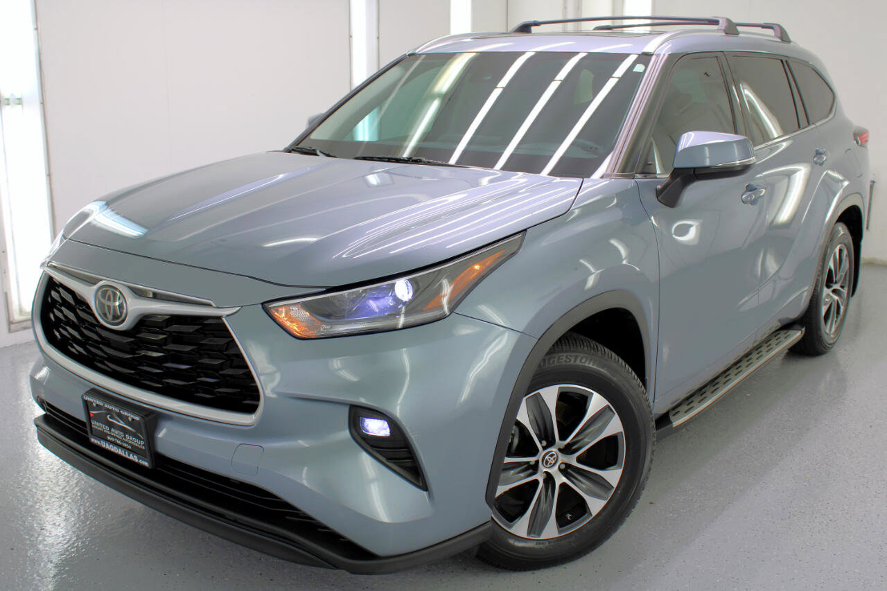 Used 2021 Toyota Highlander XLE image 2