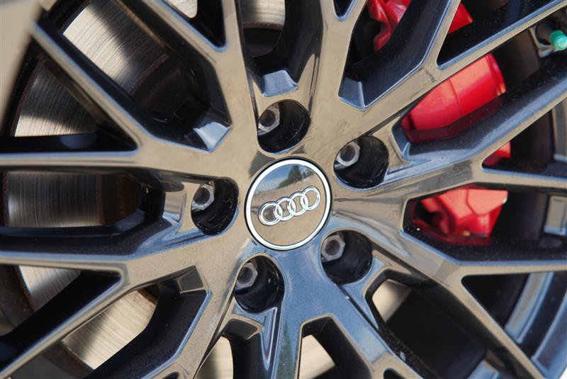 Used 2018 Audi A4 2.0T Premium Plus w/ Premium Plus Package AWD/4WD image 16