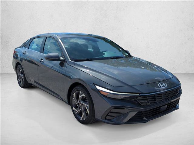 Used 2025 Hyundai Elantra SEL FWD image 3