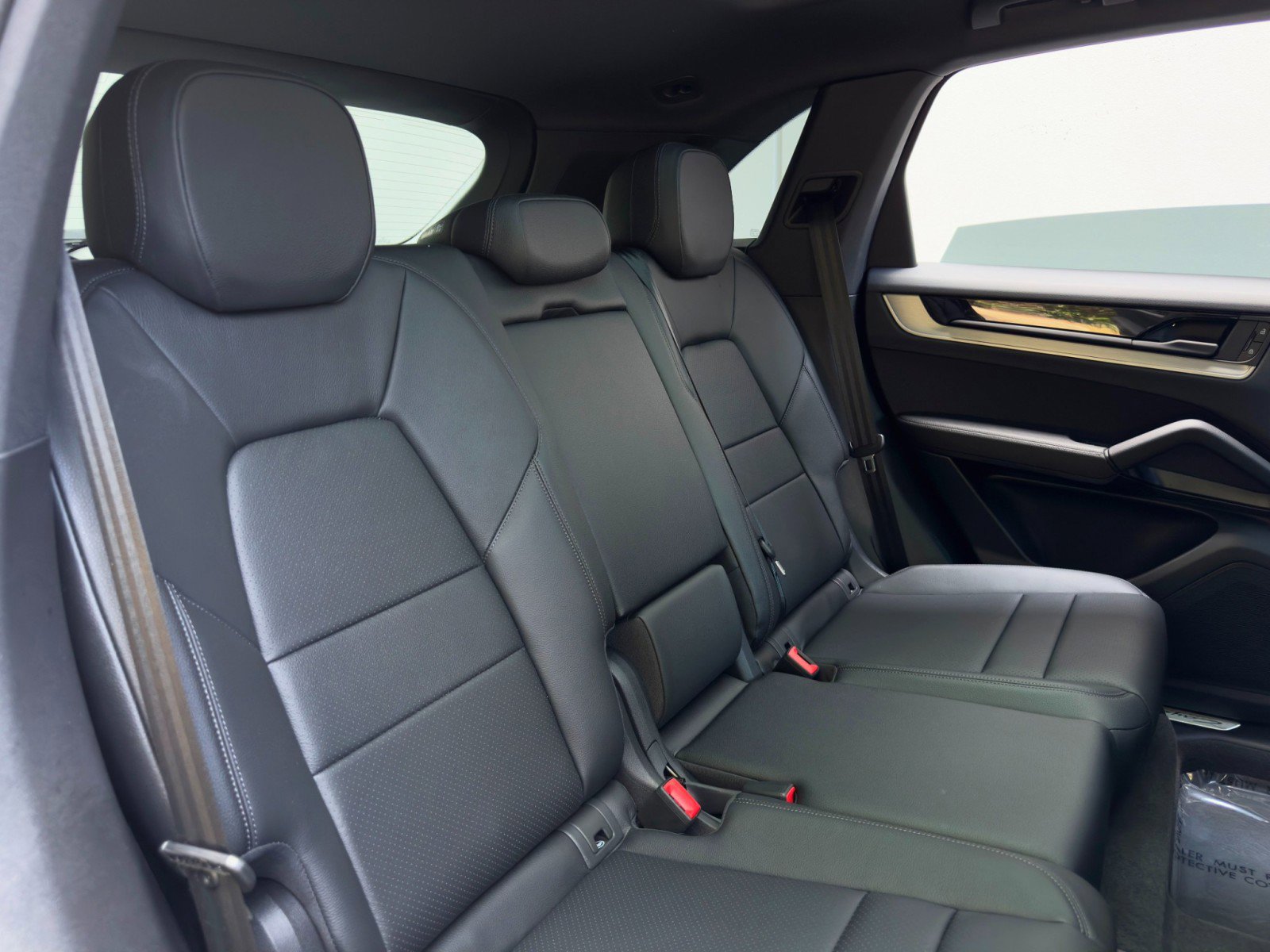 Used 2024 Porsche Cayenne S w/ Premium Package Plus image 45