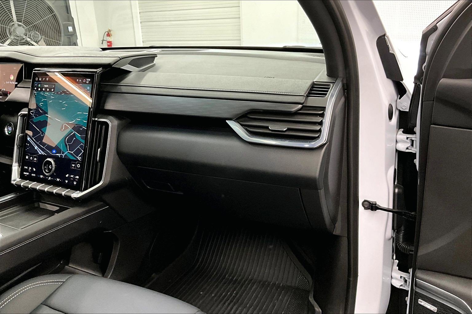 Used 2026 GMC Acadia Elevation w/ Elevation Premium Package AWD/4WD image 19