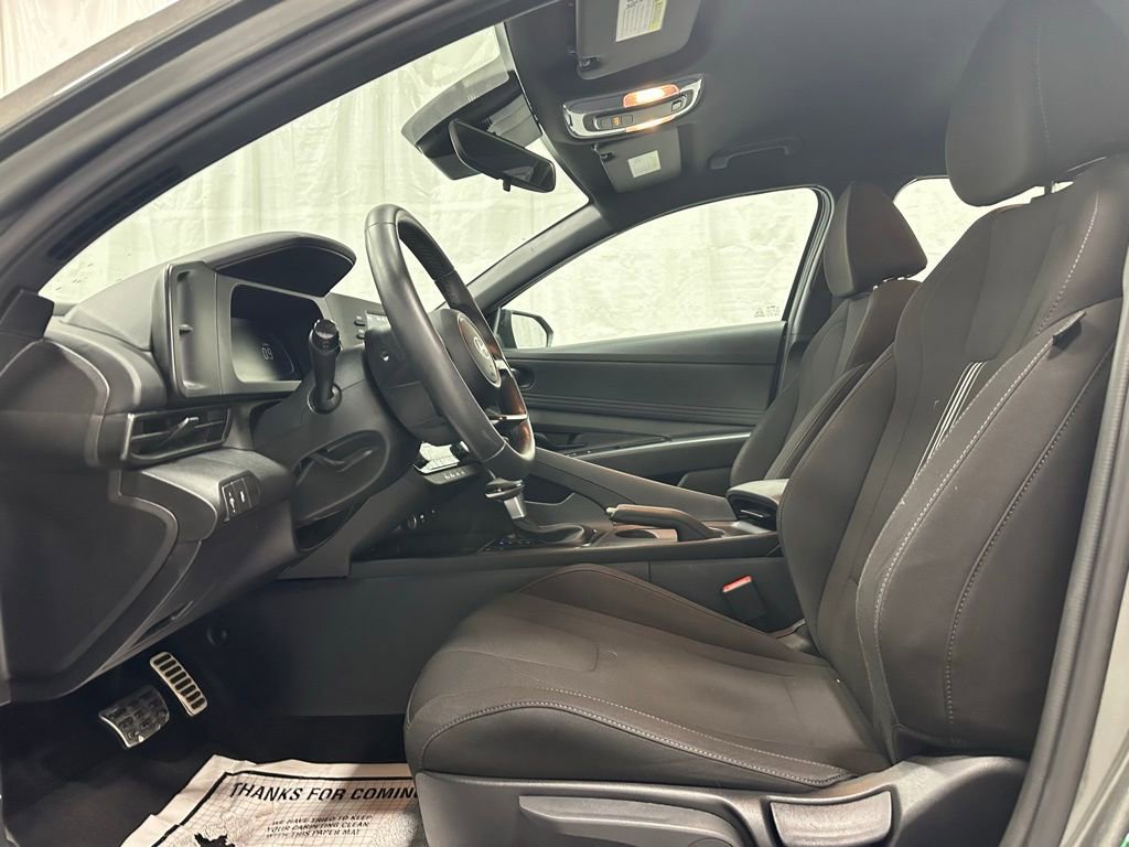Used 2025 Hyundai Elantra Sport image 14