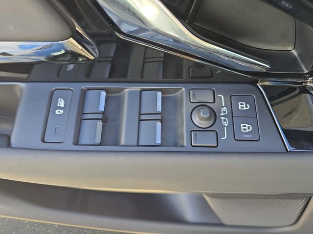 Certified 2025 Land Rover Range Rover Evoque S image 31