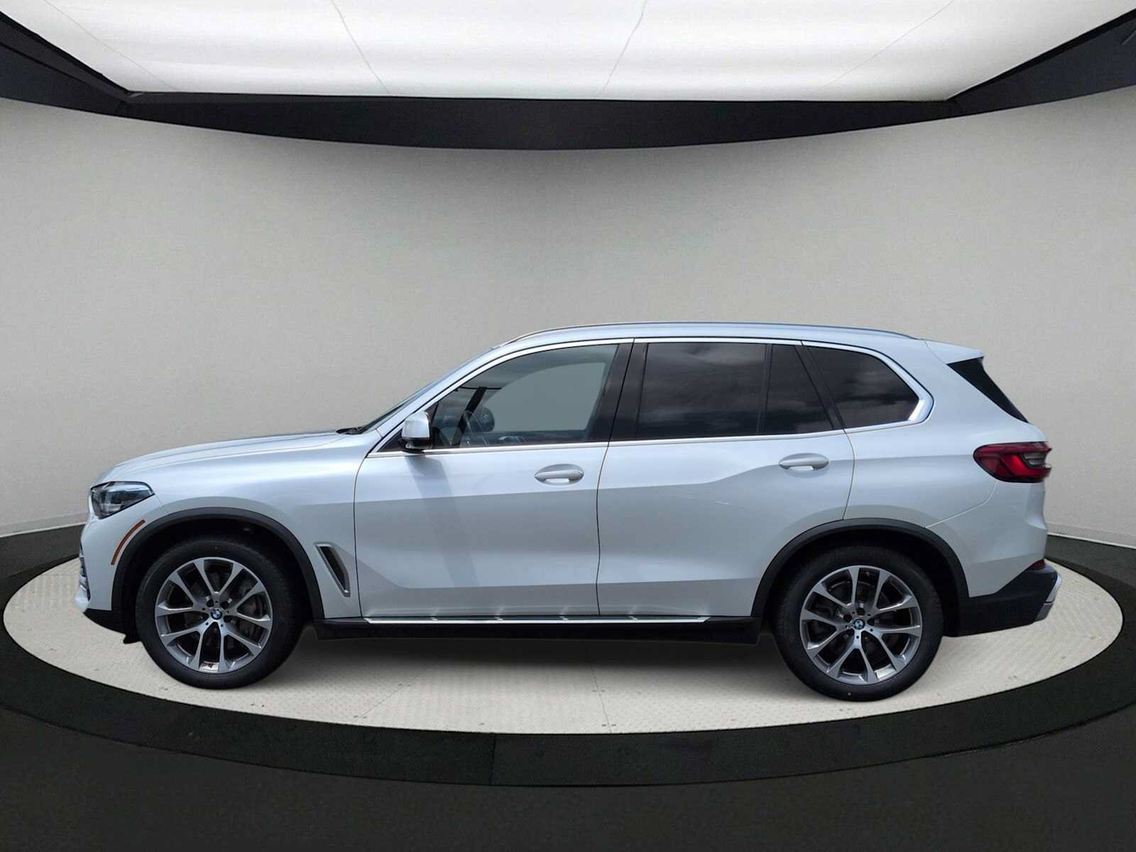 Used 2019 BMW X5 xDrive50i w/ Luxury Seating Package AWD/4WD image 5