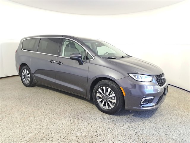 Used 2023 Chrysler Pacifica Touring-L image 4