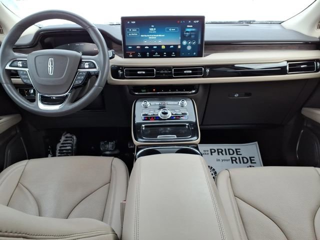 Used 2023 Lincoln Nautilus Reserve image 11