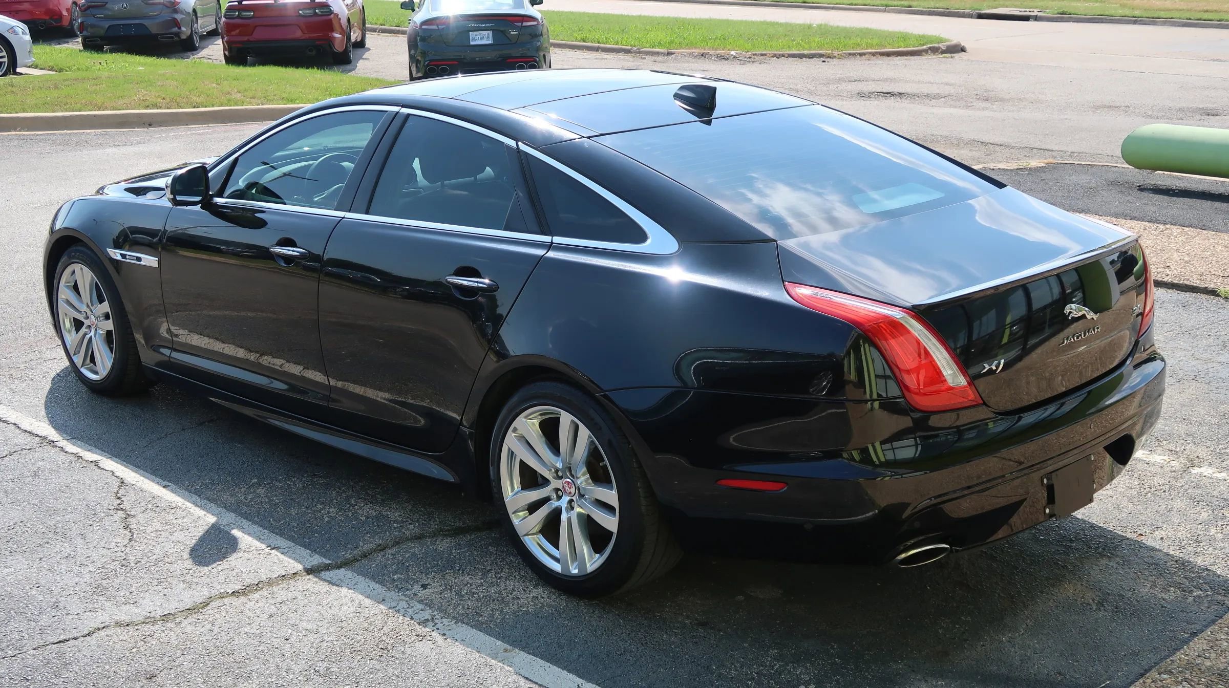 Used 2016 Jaguar XJ R-Sport RWD image 12