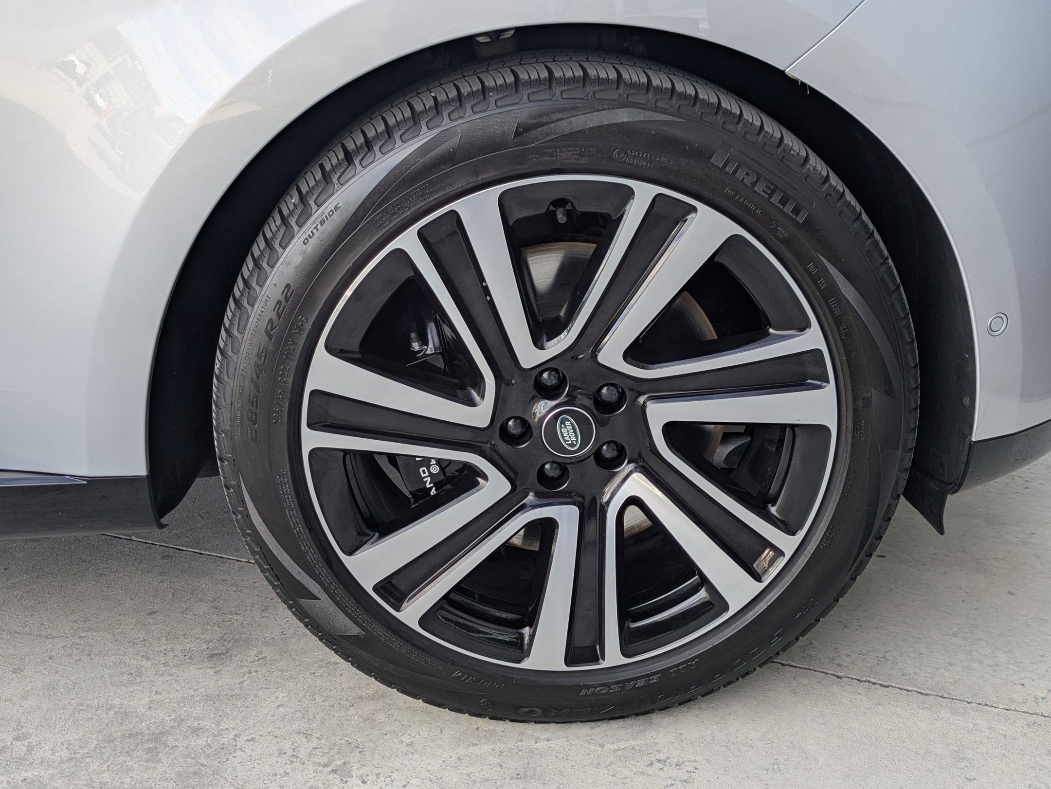 Certified 2023 Land Rover Range Rover SE image 32