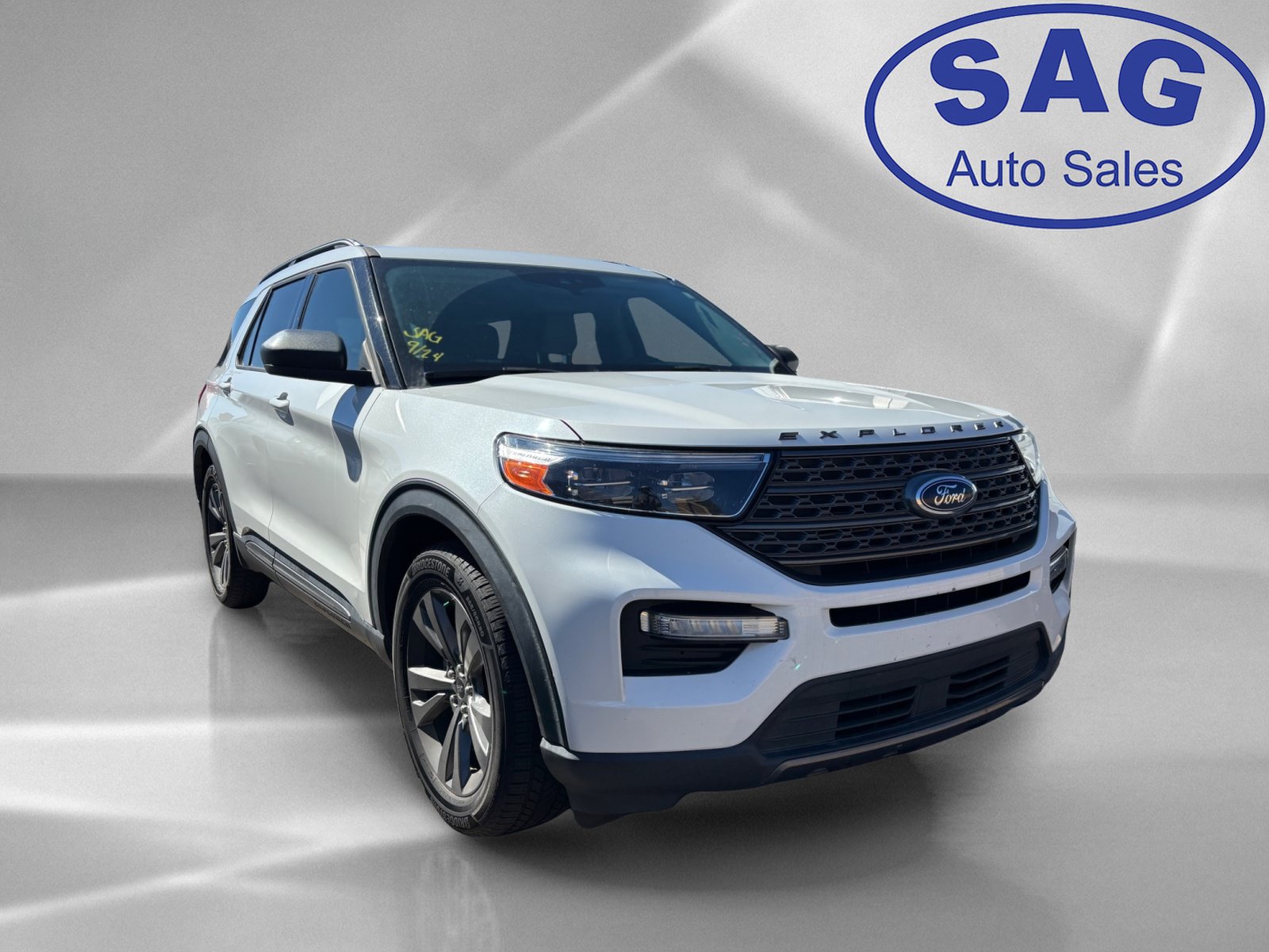 Used 2021 Ford Explorer XLT w/ Equipment Group 202A RWD image 2