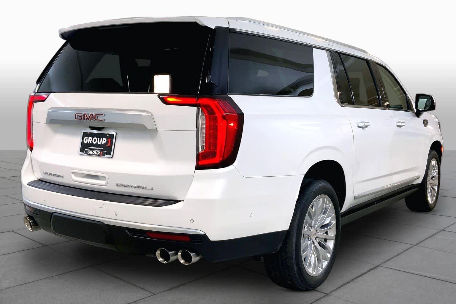 Used 2023 GMC Yukon XL Denali w/ Advanced Technology Package AWD/4WD image 12