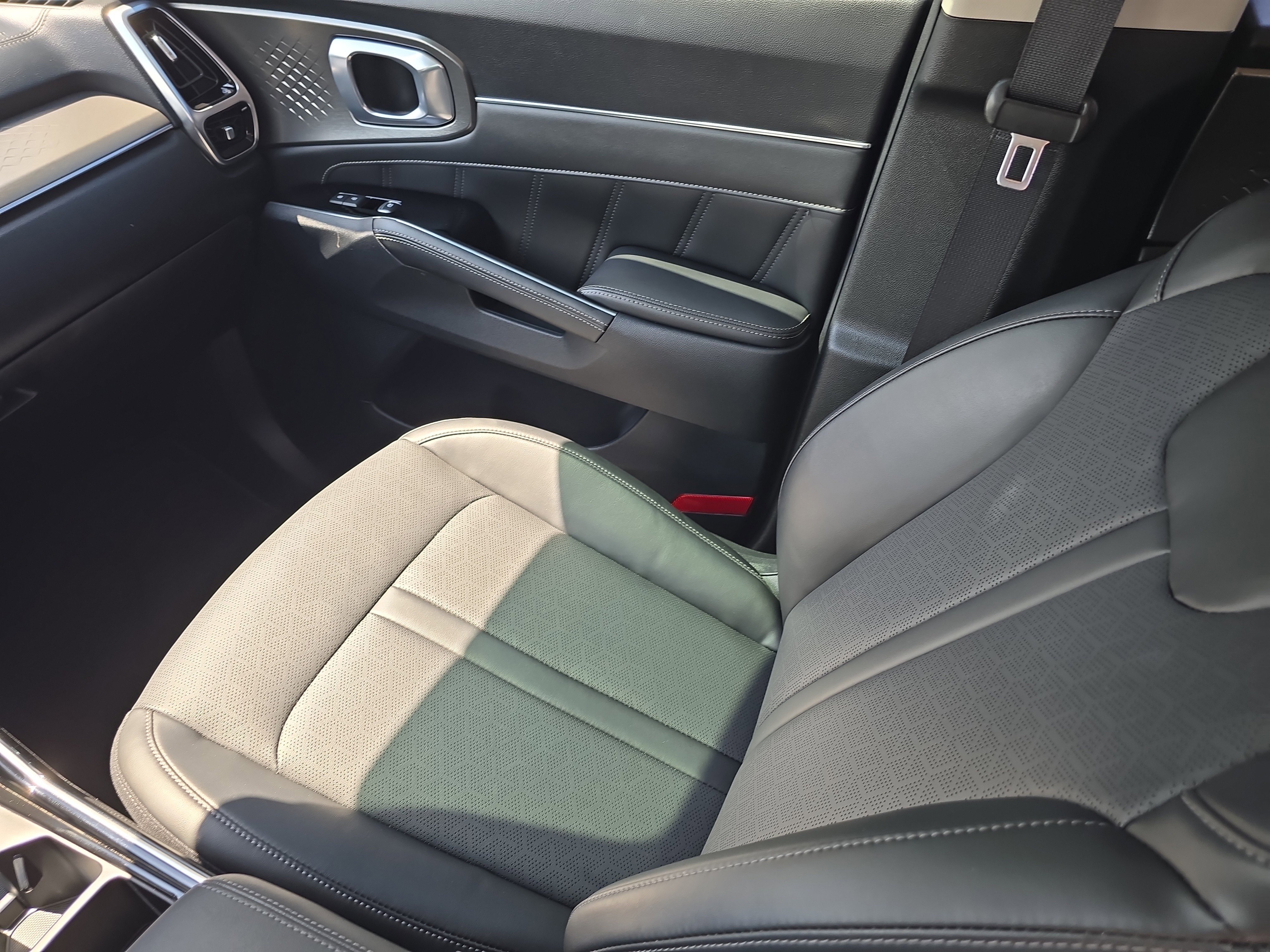 Certified 2022 Kia Sorento SX AWD/4WD image 16