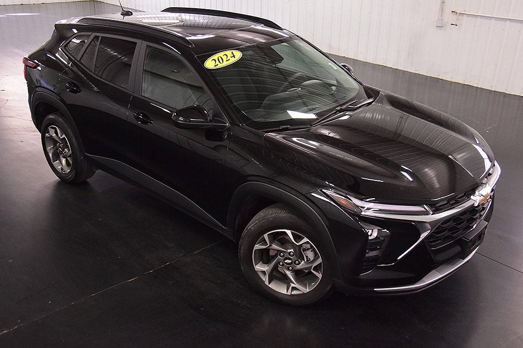 Used 2024 Chevrolet Trax LT w/ Sunroof Package FWD image 9