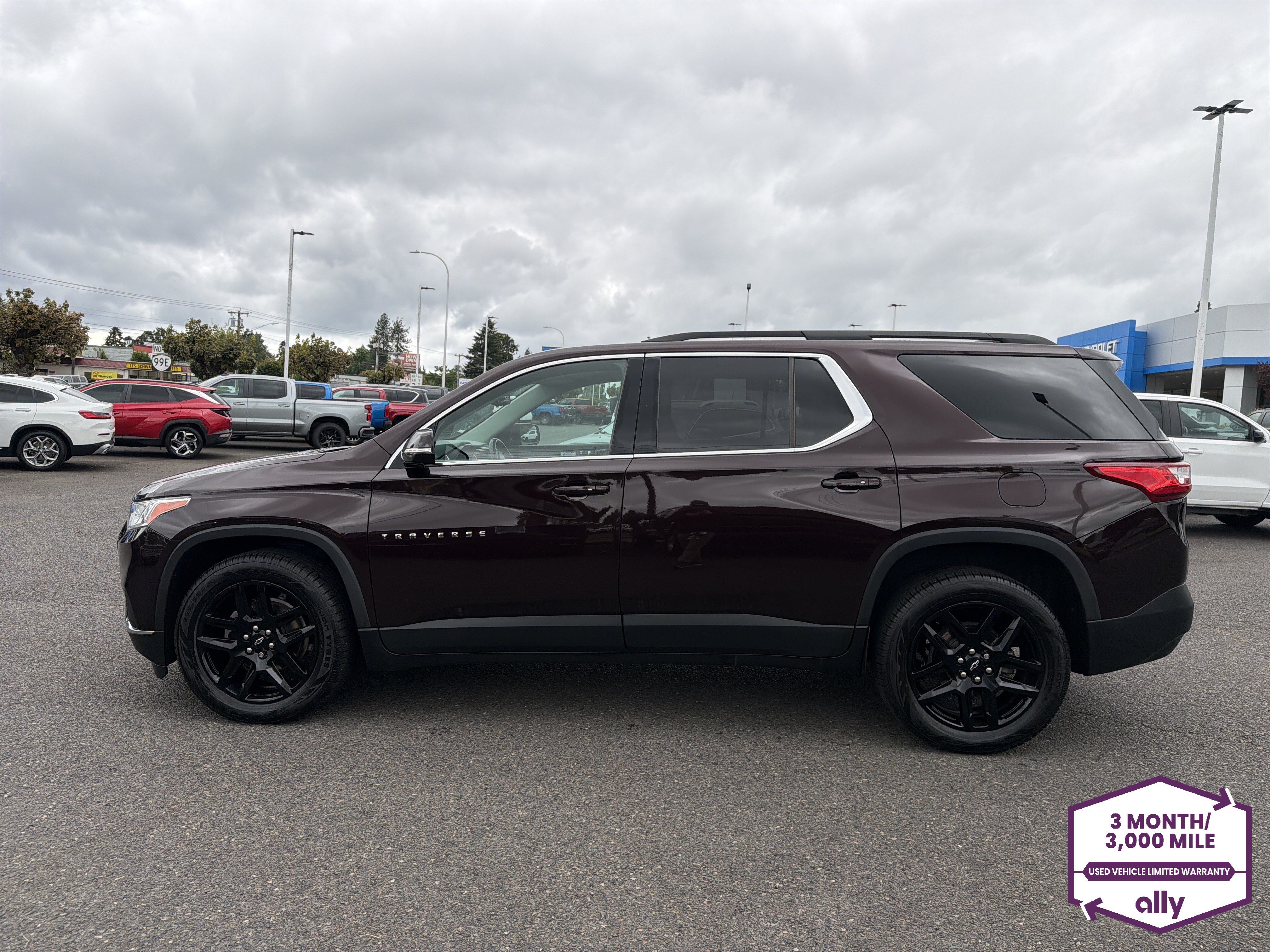 Used 2020 Chevrolet Traverse LT w/ LPO, Midnight Edition AWD/4WD image 2