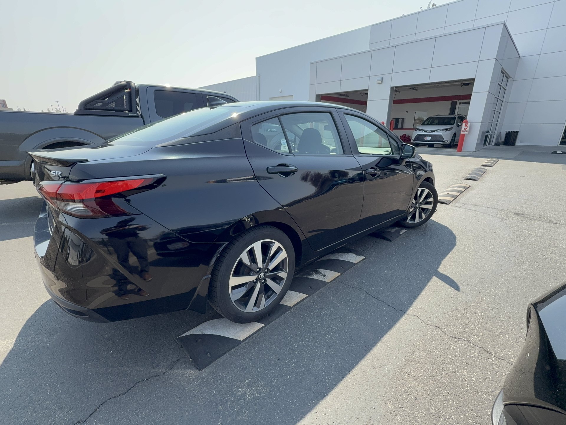 Used 2020 Nissan Versa SR FWD image 6