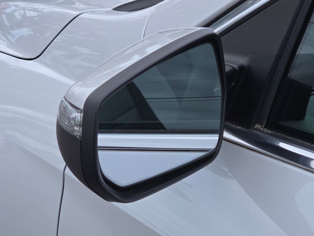 Used 2016 Chevrolet Malibu LT FWD image 9