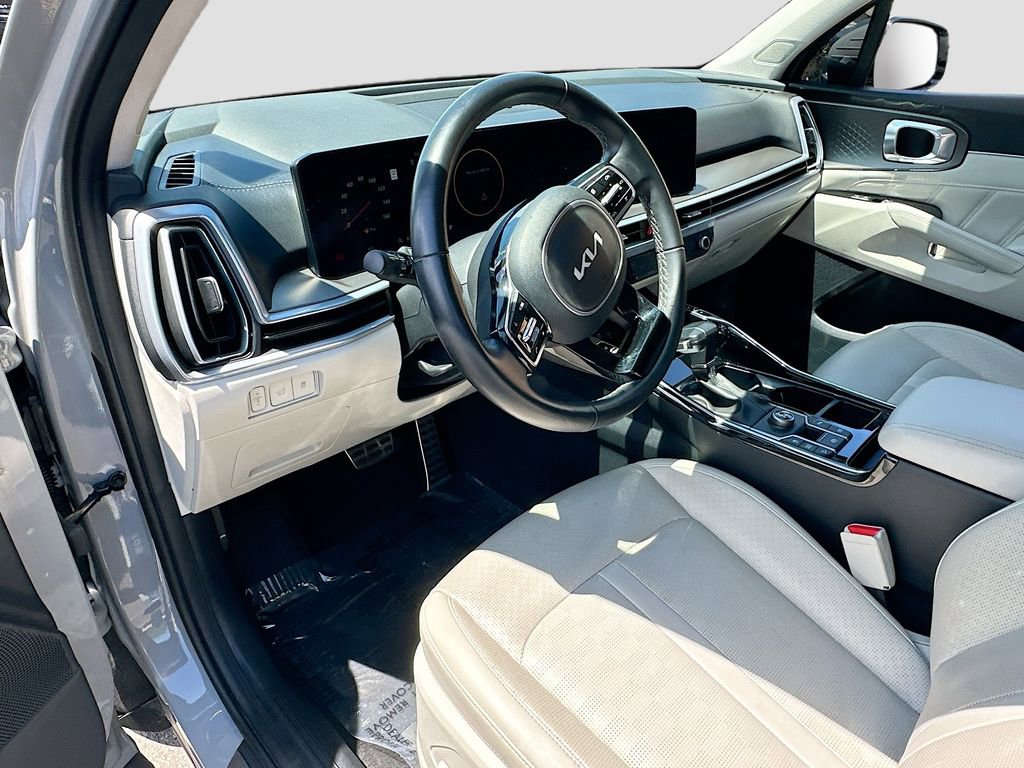 Certified 2025 Kia Sorento SX FWD image 9