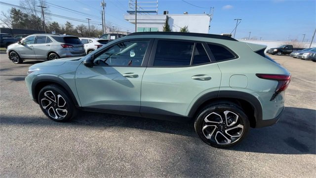 Used 2024 Chevrolet Trax RS w/ Driver Confidence Package image 7