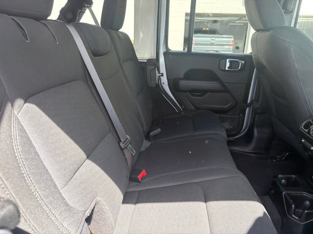 Used 2018 Jeep Wrangler Unlimited Sahara AWD/4WD image 24