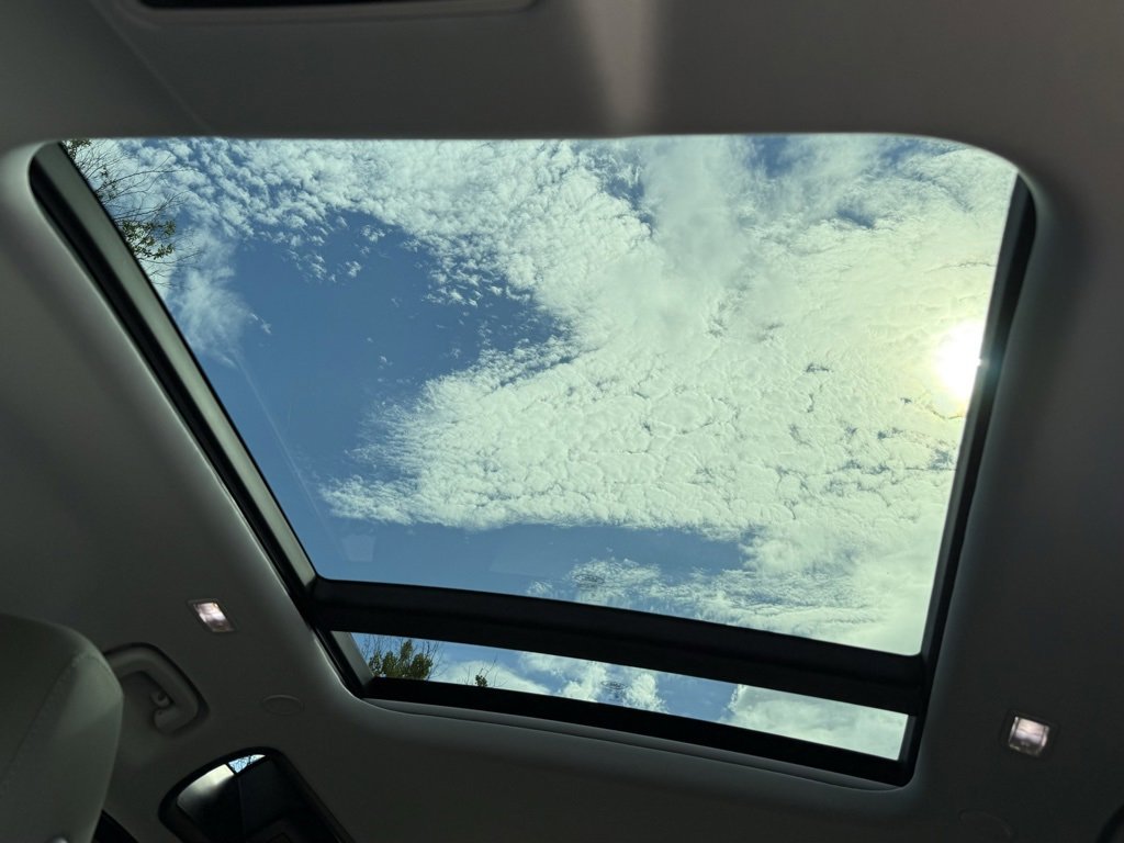 New 2026 Land Rover Defender 110 S image 28