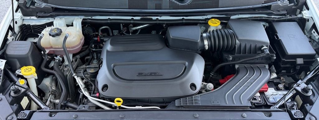 Used 2023 Chrysler Pacifica Touring-L FWD image 29