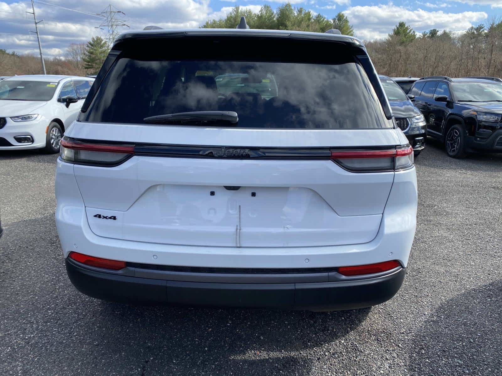 New 2026 Jeep Grand Cherokee Altitude AWD/4WD image 3