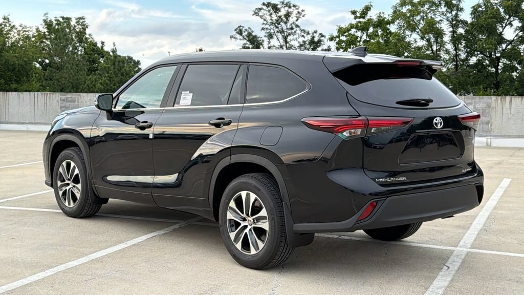 New 2026 Toyota Highlander XLE AWD/4WD image 3