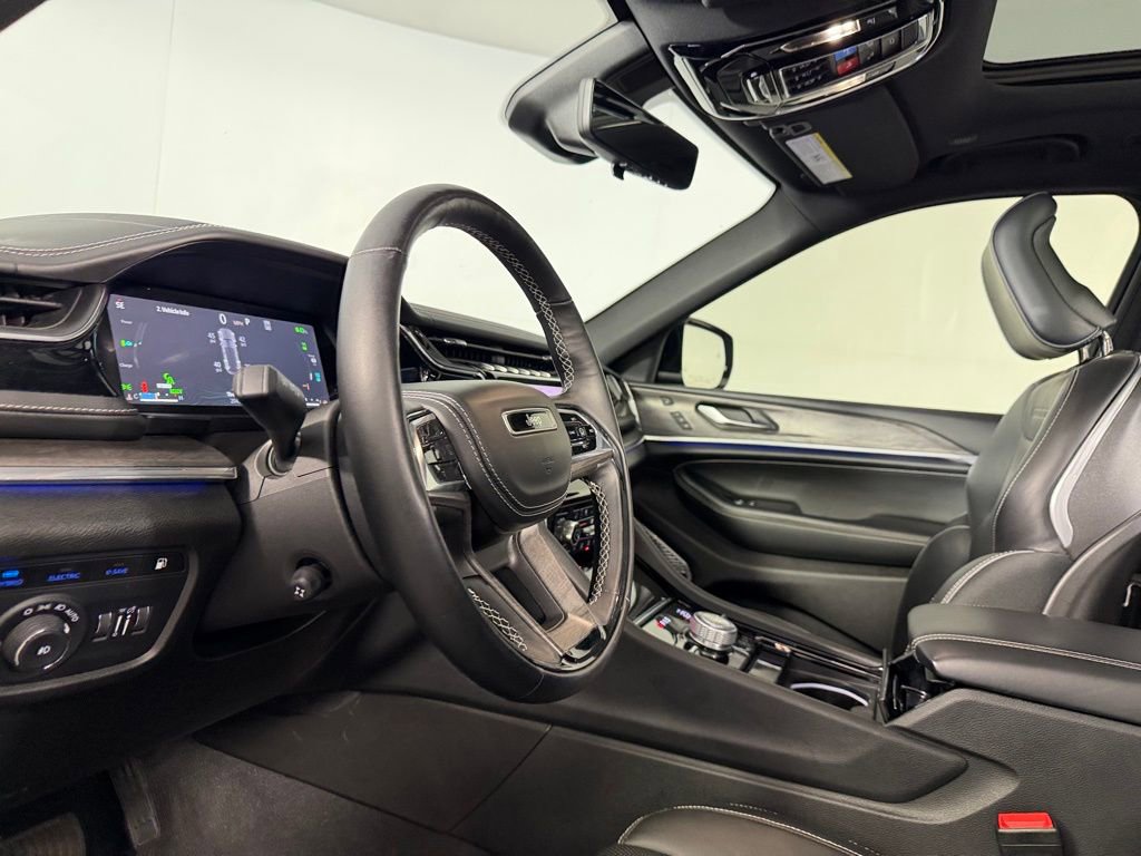 Certified 2023 Jeep Grand Cherokee Overland w/ Advanced Protech Group III image 22