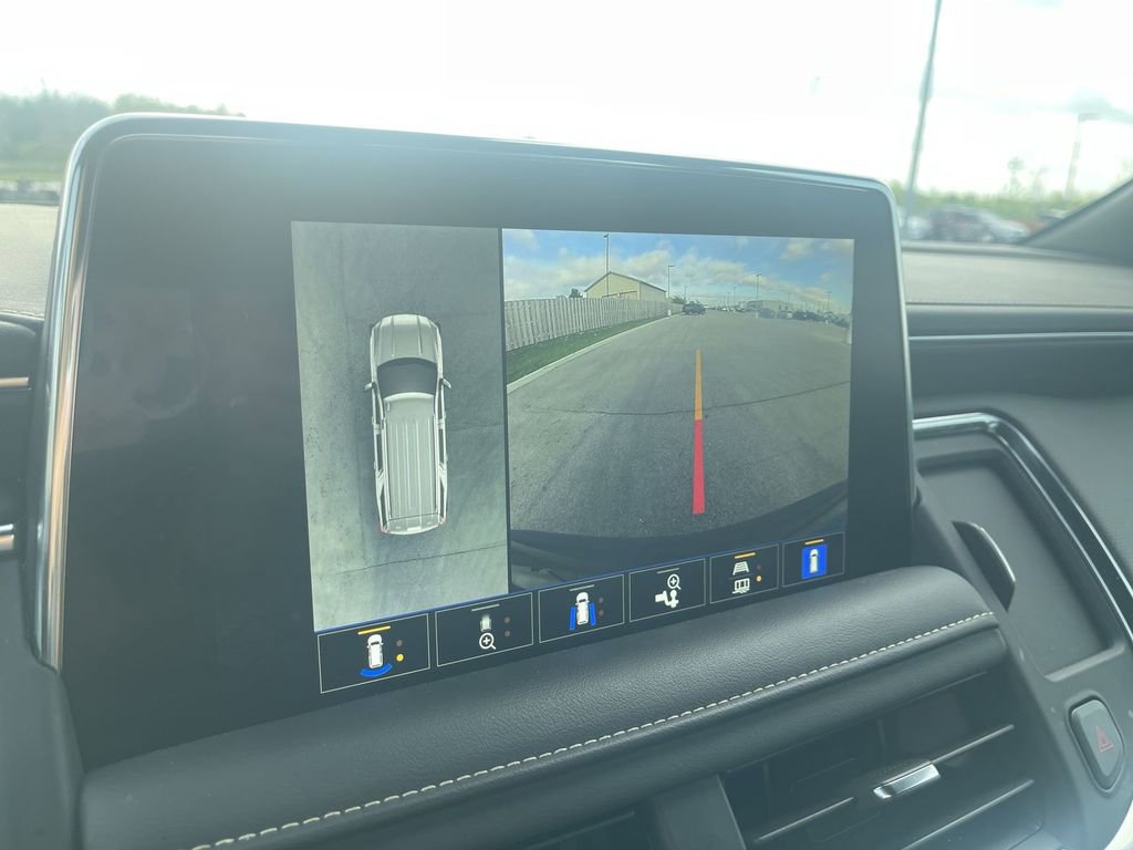 Used 2024 GMC Yukon SLT w/ SLT Luxury Package image 18