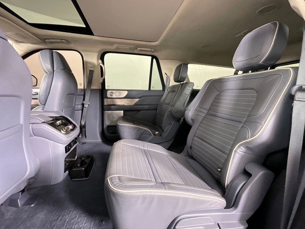 Used 2021 Lincoln Navigator L Black Label w/ Cargo Convenience Package AWD/4WD image 26