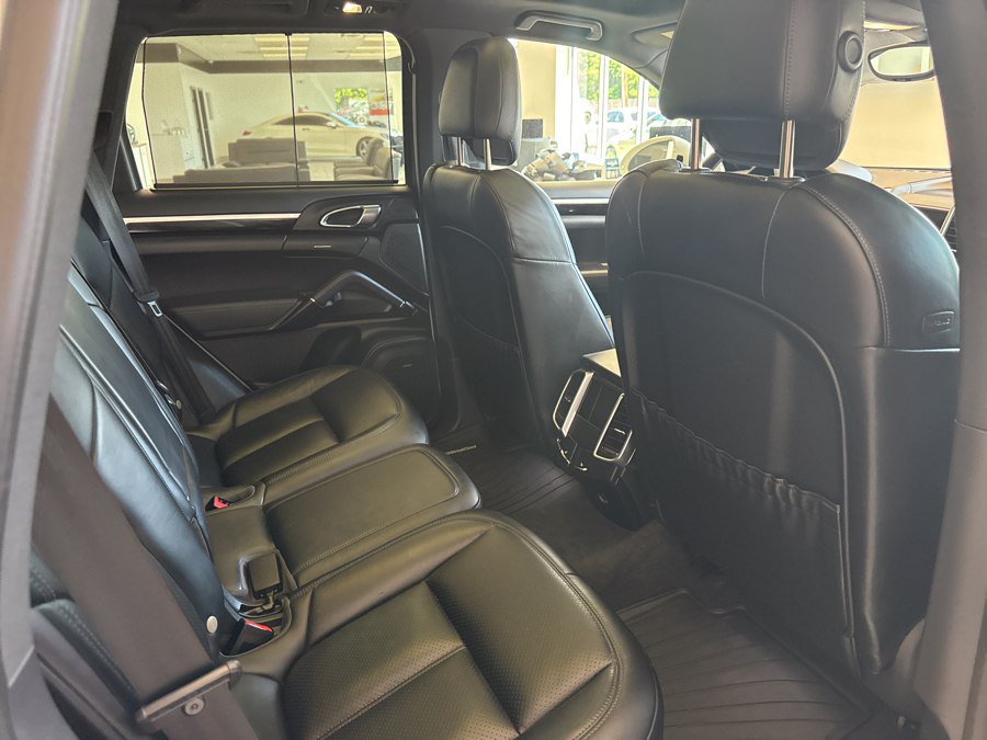 Used 2017 Porsche Cayenne Platinum Edition AWD/4WD image 22