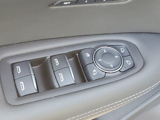 Certified 2025 Cadillac XT6 Luxury AWD/4WD image 11