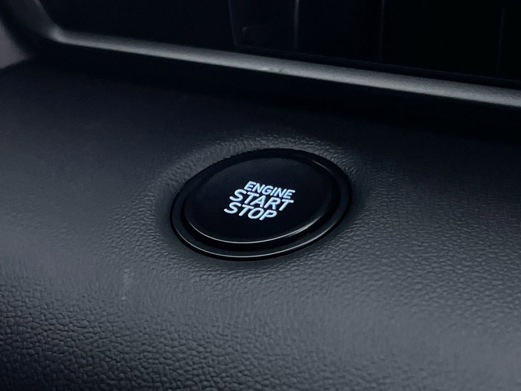 Used 2025 Hyundai Elantra Sport image 28