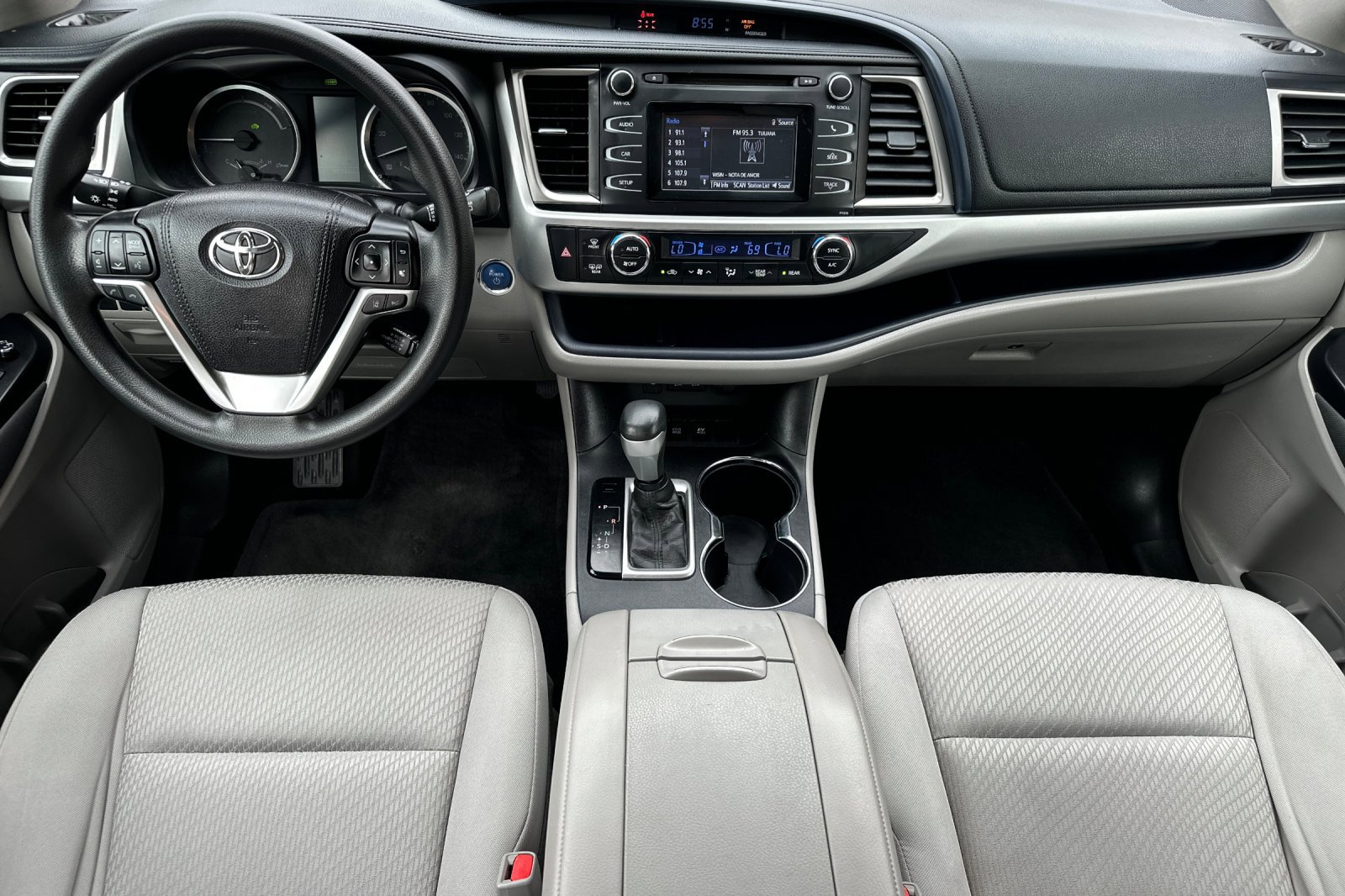Used 2018 Toyota Highlander LE w/ Carpet Mat Package (TMS) AWD/4WD image 15