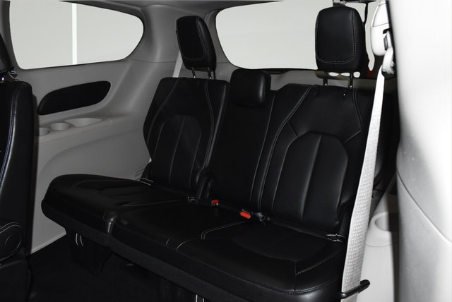 Certified 2024 Chrysler Pacifica Touring-L FWD image 20