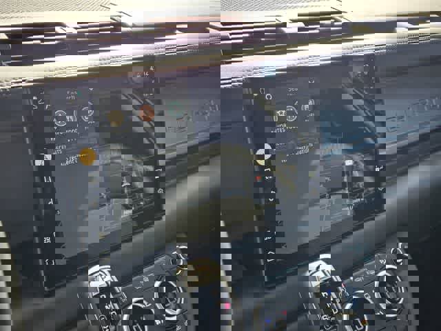 Used 2025 Land Rover Defender 110 V8 image 30