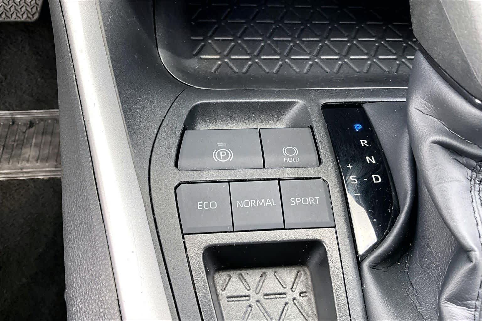Used 2025 Toyota RAV4 LE FWD image 34