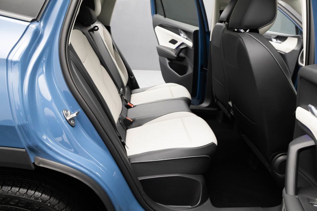 Used 2025 Volkswagen Tiguan SE image 26