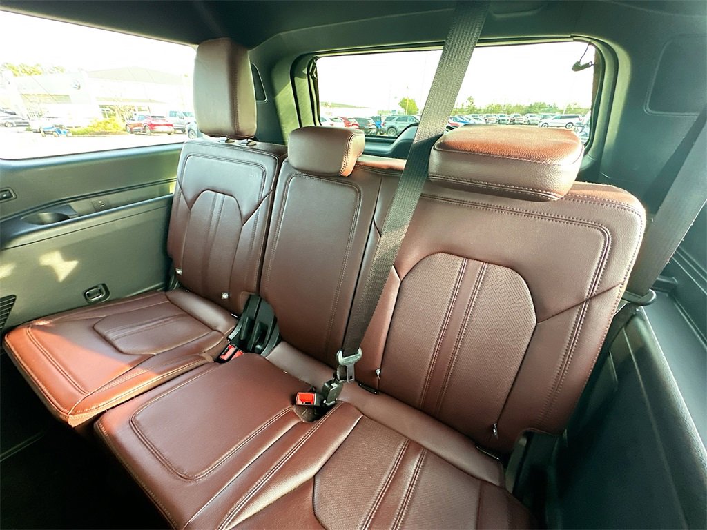 Used 2022 Ford Expedition Max Limited image 4