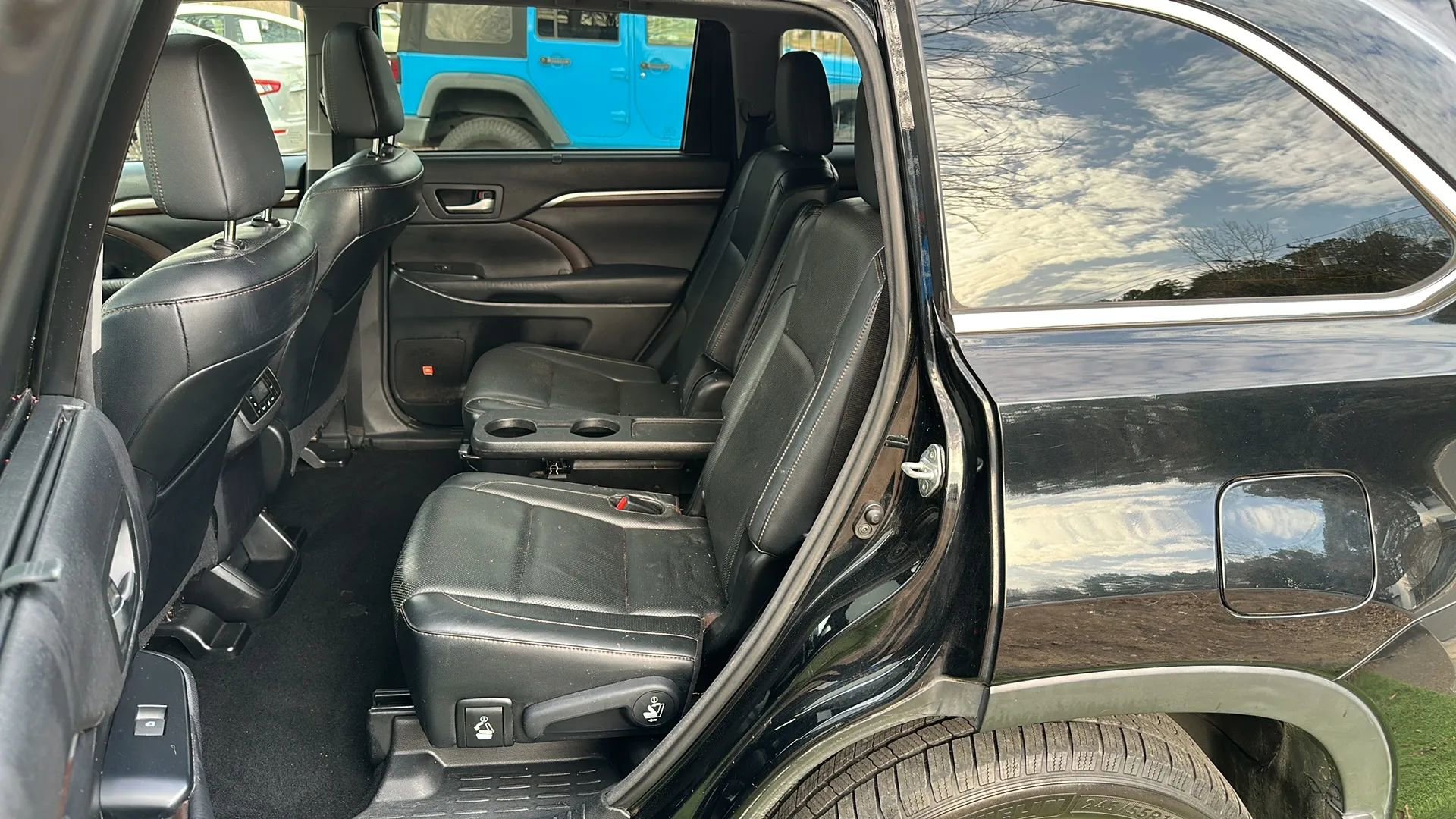 Used 2016 Toyota Highlander Limited image 17