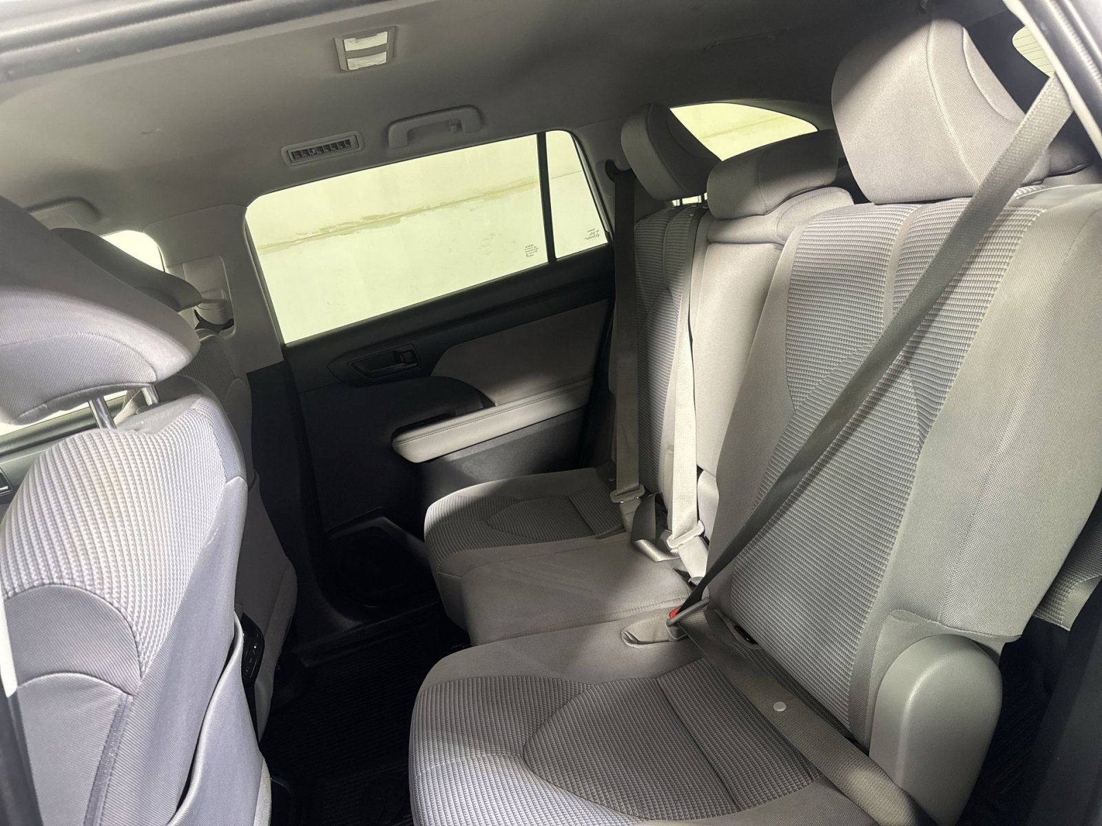 Used 2020 Toyota Highlander L AWD/4WD image 25