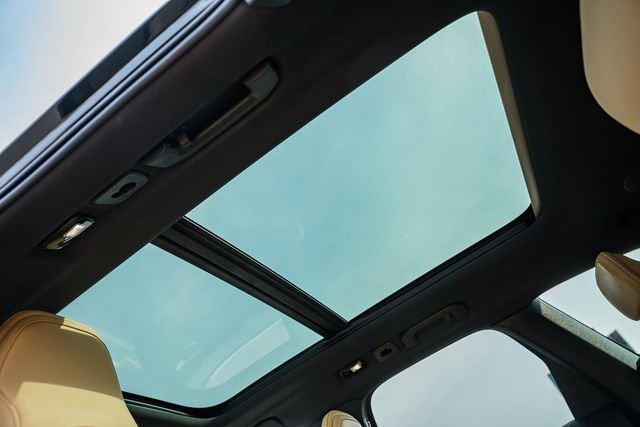 Used 2023 Volvo XC60 B5 Ultimate w/ Climate Package image 33